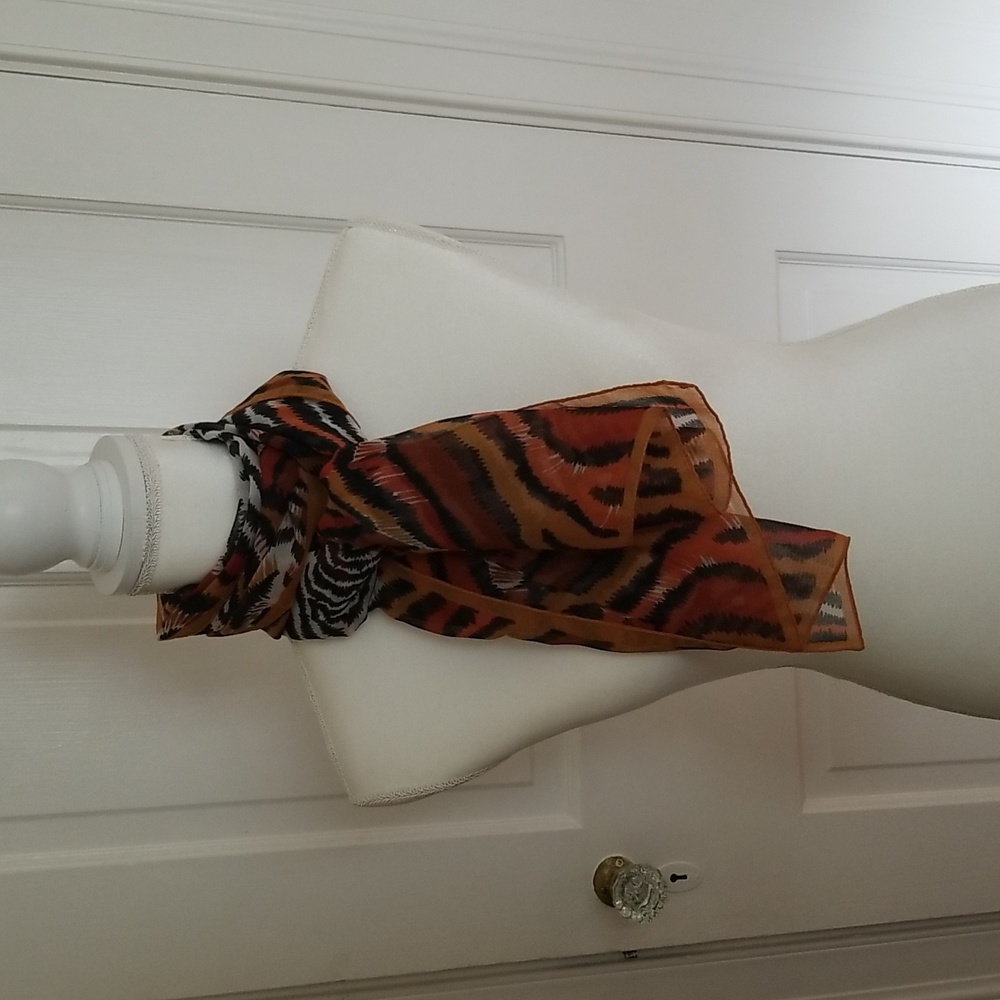 4/$25 🍁 Animal Print Scarf